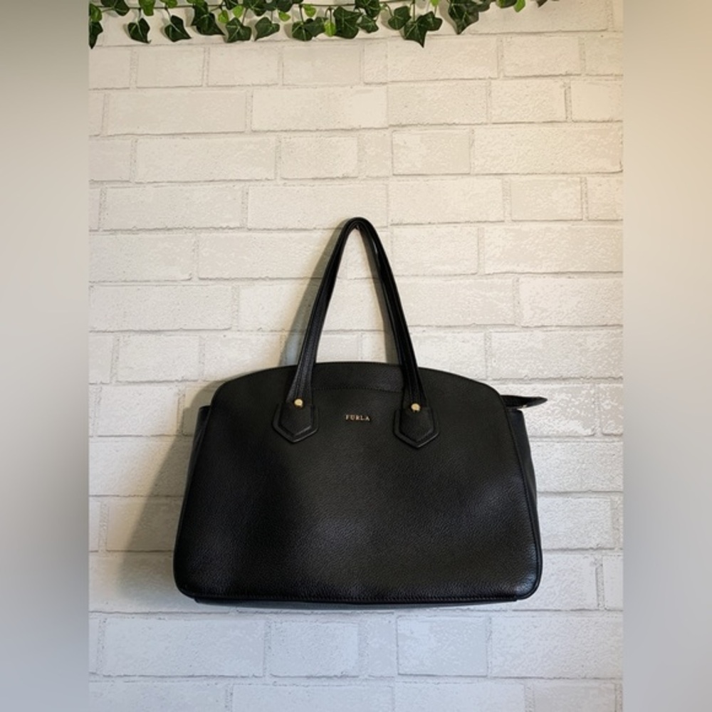 Furla Women's Giada M Tote Bag with Zip - Onyx Black Pebbled Genuine Leather